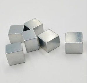 NdFeB Nadir Toprak Metal Mıknatıslar N35-N52 Hoparlörler / Alıcılar İçin Güçlü Mıknatıs Bloğu