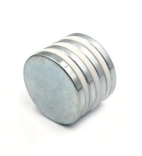 N52 Sinterlenmiş NdFeB Mıknatıslar Özelleştirilmiş Neodimyum Mıknatıslar Yuvarlak Mıknatıslar